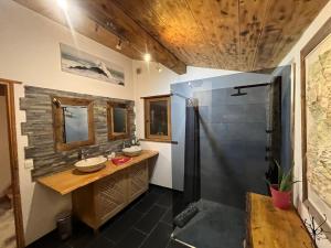 a bathroom with two sinks and a shower at CHALET TOUDBIOLE haut de chalet in Les Houches