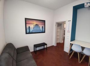 a living room with a couch and a picture on the wall at BBConegliano Bixio in Conegliano
