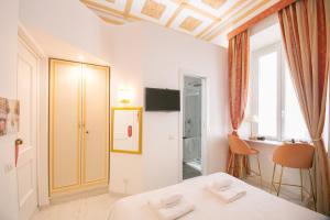 a bedroom with a bed with two towels on it at Caffe' e Cuscino in Rome