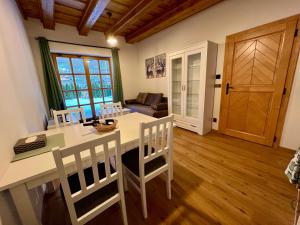 Posezení v ubytování Apartmán 8, Jezerné