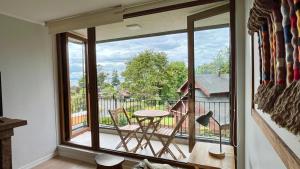 Балкон или терраса в Vista al lago y excelente ubicación: hermoso depto