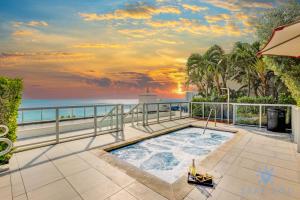 a hot tub on a balcony overlooking the ocean at Costa Hollywood Design in Hollywood