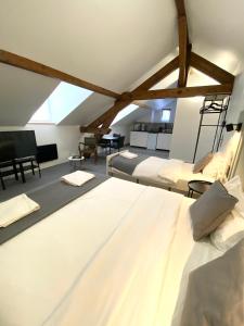 a attic bedroom with two beds and a kitchen at VILLA VLAS - Chambre d'Hôte - Limoges in Limoges