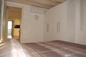 a bedroom with white walls and a large bed at Locazione turistica Aquila in Verona