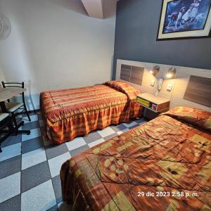 Postel nebo postele na pokoji v ubytování Hostal La Cascada