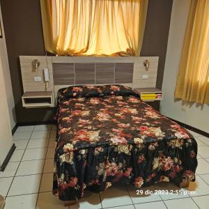 Postel nebo postele na pokoji v ubytování Hostal La Cascada