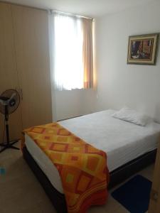 A bed or beds in a room at APARTAMENTO MELGAR - ALTAGRACIA
