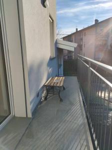 a balcony with a bench on the side of a building at Ca Bilofer Airport Apartment in Seriate