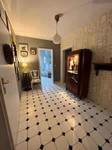 a living room with a tiled floor with a fireplace at Chiemsee-Hafen_Gemütliche Wohnung am Chiemsee in Chieming