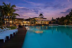 Piscina de la sau aproape de Natra Bintan, a Tribute Portfolio Resort