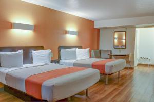 Ένα ή περισσότερα κρεβάτια σε δωμάτιο στο Motel 6-Bishop, CA