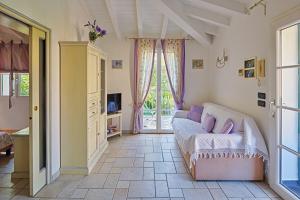 Μια τηλεόραση ή/και κέντρο ψυχαγωγίας στο Casa Vacanze Nel Giardino di Renzo