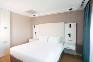 Postel nebo postele na pokoji v ubytování Radisson Residences Avrupa TEM Istanbul