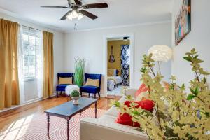 Χώρος καθιστικού στο Winchester Home with Views Near Tims Ford Lake!
