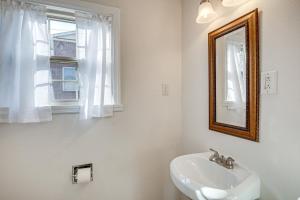 Ένα μπάνιο στο Winchester Home with Views Near Tims Ford Lake! +17 φωτογραφίες