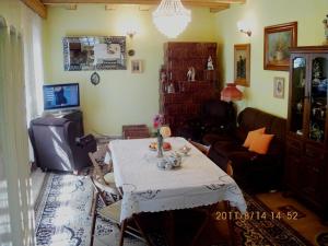 TV a/nebo společenská místnost v ubytování Cazare Poienita