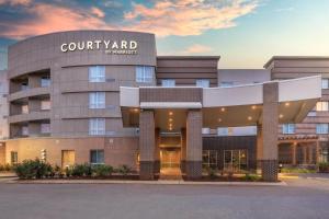 wykonanie przedniej części hotelu na dziedzińcu w obiekcie Courtyard by Marriott Nashville SE/Murfreesboro w mieście Murfreesboro
