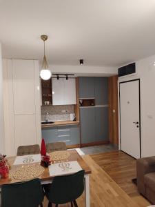 Dapur atau dapur kecil di DIVČA apartman