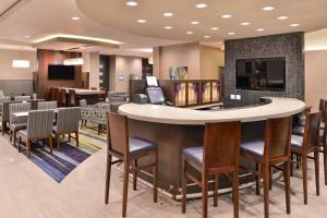 TV a/nebo společenská místnost v ubytování SpringHill Suites by Marriott Raleigh Cary