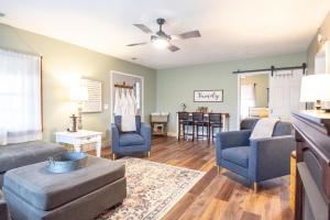 a living room with a couch and chairs at Harper Valley Cottage in Nashville