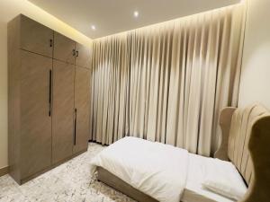 REMAZ ROSE BOULEVARD客房内的一张或多张床位