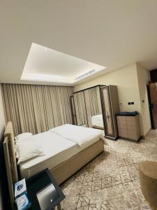 REMAZ ROSE BOULEVARD客房内的一张或多张床位