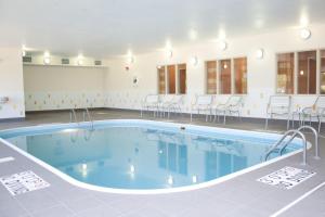 Swimmingpoolen hos eller tæt på Fairfield Inn & Suites Joliet North/Plainfield