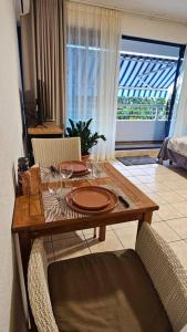 帕皮提PapeeteHome的餐桌、桌椅和桌子