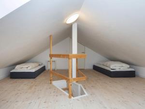 En eller flere senge i et værelse på Holiday home Odder XI