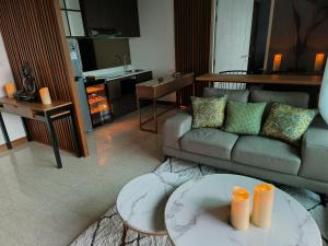 Χώρος καθιστικού στο The Aristo 1 Condo Surin Beach