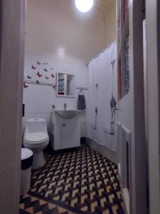 a bathroom with a toilet and a sink at Casa Capilla in Valparaíso