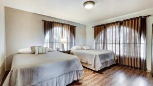 Voodi või voodid majutusasutuse Fountain Hills Gem with Pool and Great Views toas