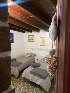 a small room with two beds and a lamp at Rural House to take a Break, La Serreria 25 in Tacoronte