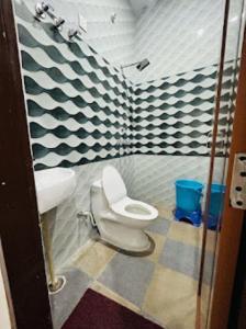 Phòng tắm tại Hotel D9 Kurukshetra , Kurukshetra