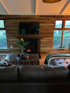 a living room with a couch and a table at Woodside Lodge, Weybourne, Holt in Weybourne