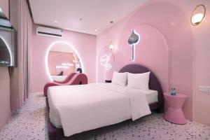 Postel nebo postele na pokoji v ubytování Jacayl Hotel HD