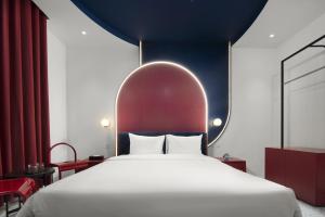 Postel nebo postele na pokoji v ubytování Jacayl Hotel HD