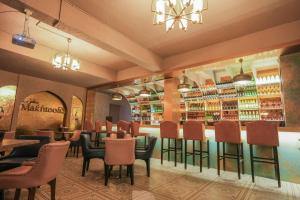 Lounge nebo bar v ubytování WelcomHeritage Traditional Haveli