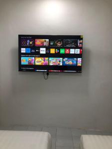 TV at/o entertainment center sa SKYN SMART HOME