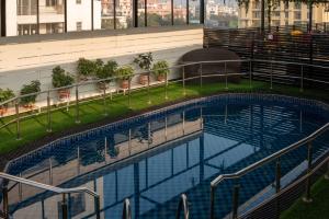 Bazén v ubytování WelcomHeritage Traditional Haveli nebo v jeho okolí