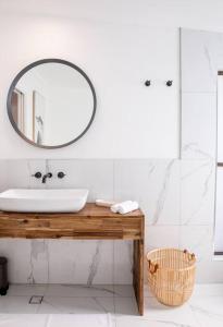 Ένα μπάνιο στο Central Studio + Close to the beaches + Wifi & Netflix +10 φωτογραφίες