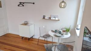 a white room with a small table and chairs at Stylisches Villa-Apartment in Schlossgartennähe in Schwerin