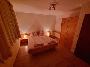 Postel nebo postele na pokoji v ubytování Zettler Apartment