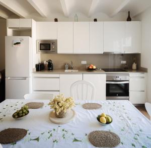 a kitchen with a table with fruit on it at Ca Pelegrí in Useras