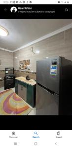 a kitchen with a refrigerator and a stove at Stanley Bridge apartment Alexandria in Alexandria