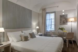 Giường trong phòng chung tại GombitHotel