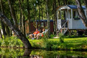 Aed väljaspool majutusasutust Glamping - 25 min Roermond, Maasmechelen & Maastricht