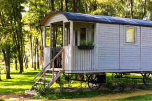 Aed väljaspool majutusasutust Glamping - 25 min Roermond, Maasmechelen & Maastricht