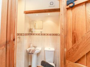 Et badeværelse på Twyford Farm Cottage + 51 billeder