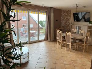 a kitchen and dining room with a table and chairs at MarC5 Hotel Cadenberge in Cadenberge